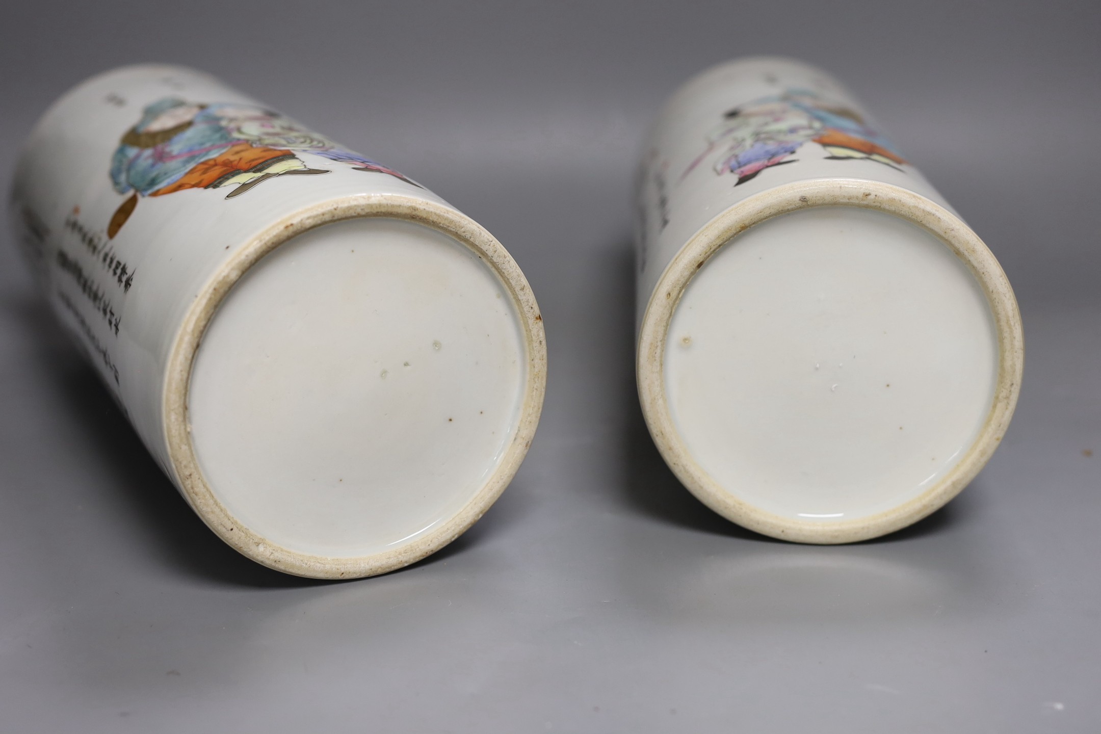 A pair of Chinese cylindrical vases, 29cm